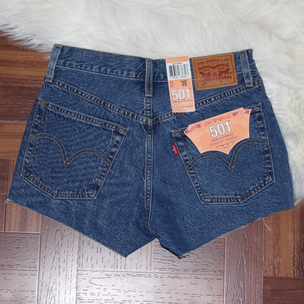 NWT Levi's 501 Raw Hem Denim Shorts - Picture 4 of 7